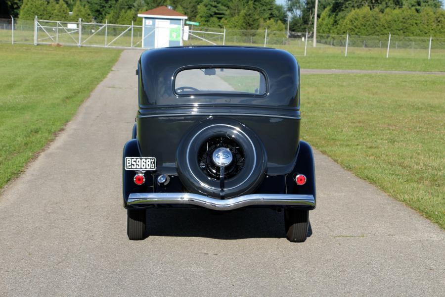  Ford V8 Deluxe Tudor Sedan (40/700) 1937 года  (фото 14 из 22)